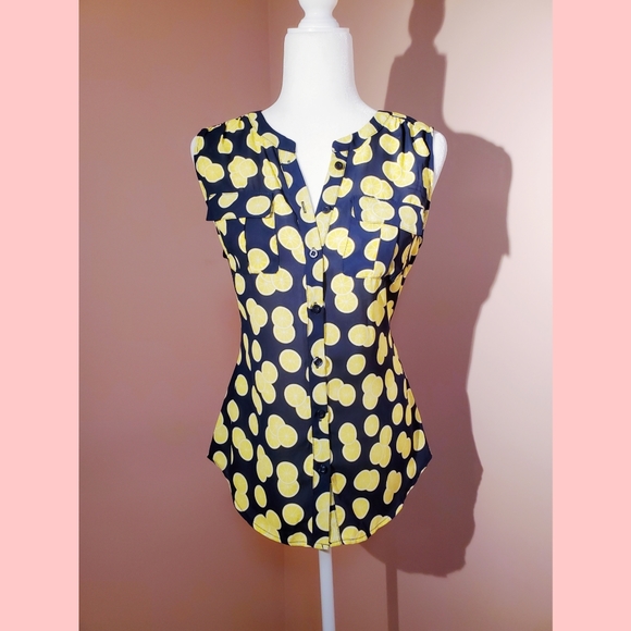 New York & Company Tops - New York & Co lemon print sleeveless top